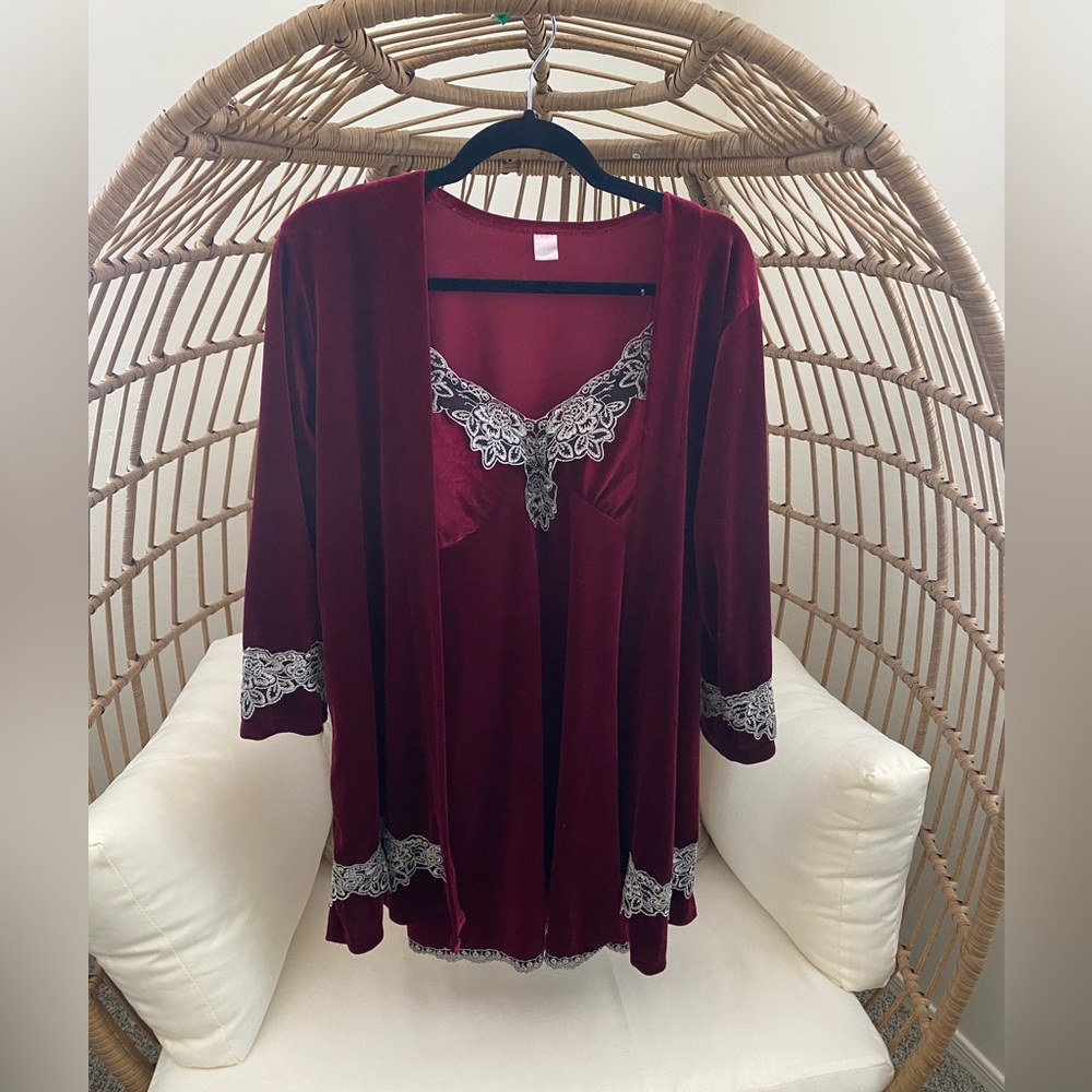 Women’s Robe and Nightgown